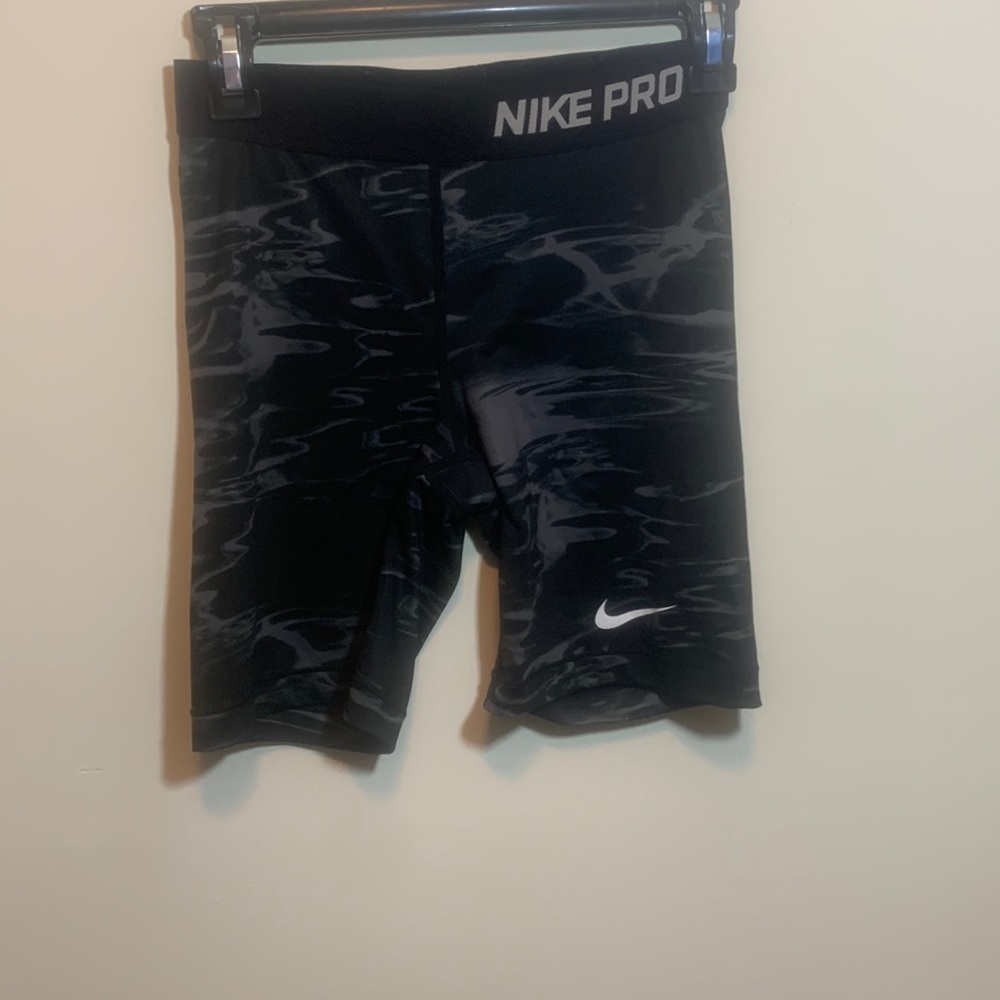 Nike pro shorts small